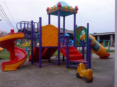 孩子玩幼兒園滑梯注意危險(xiǎn)系數(shù)高嗎？